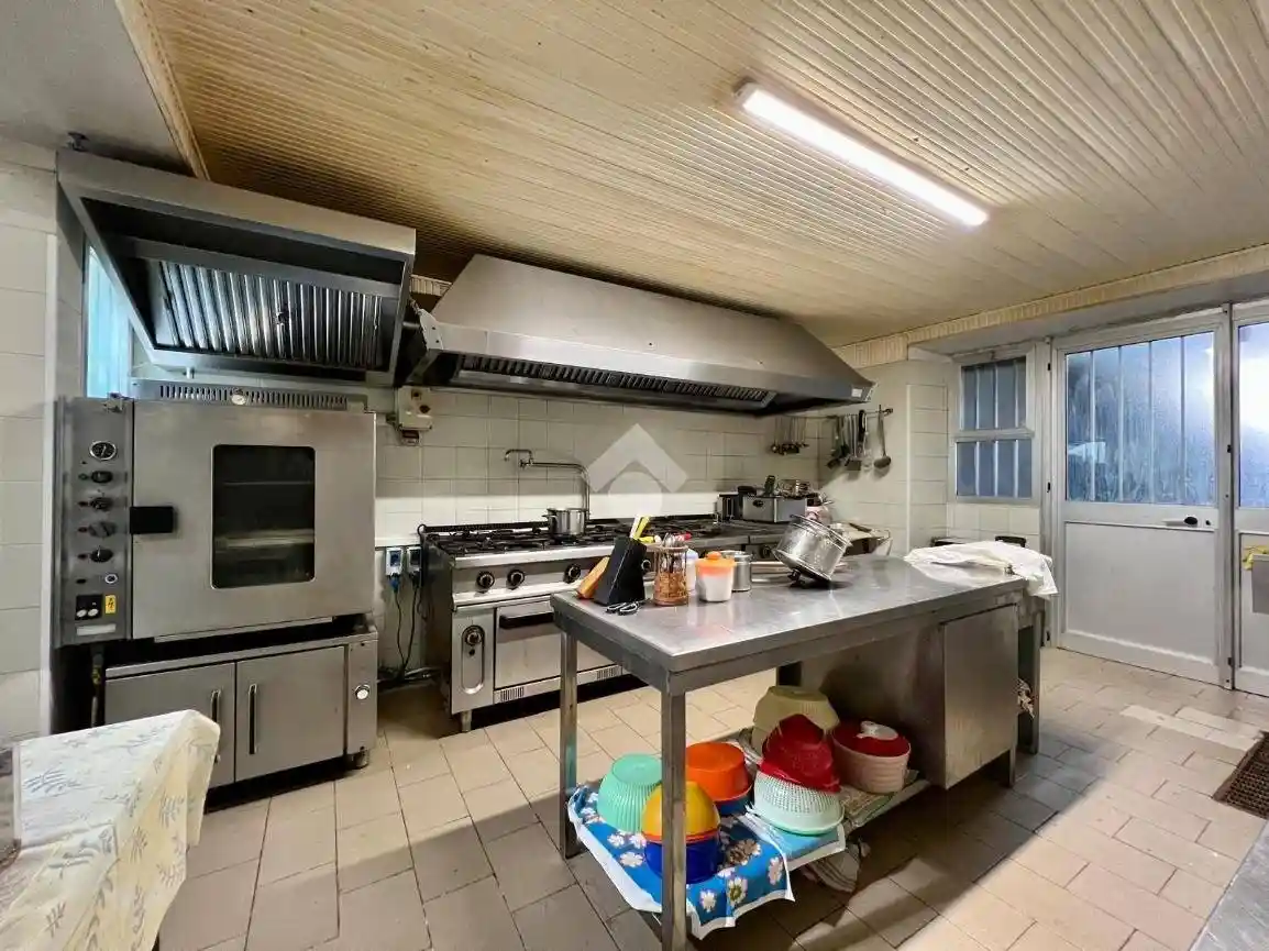 Palazzo - Edificio in vendita a Monastero di Lanzo