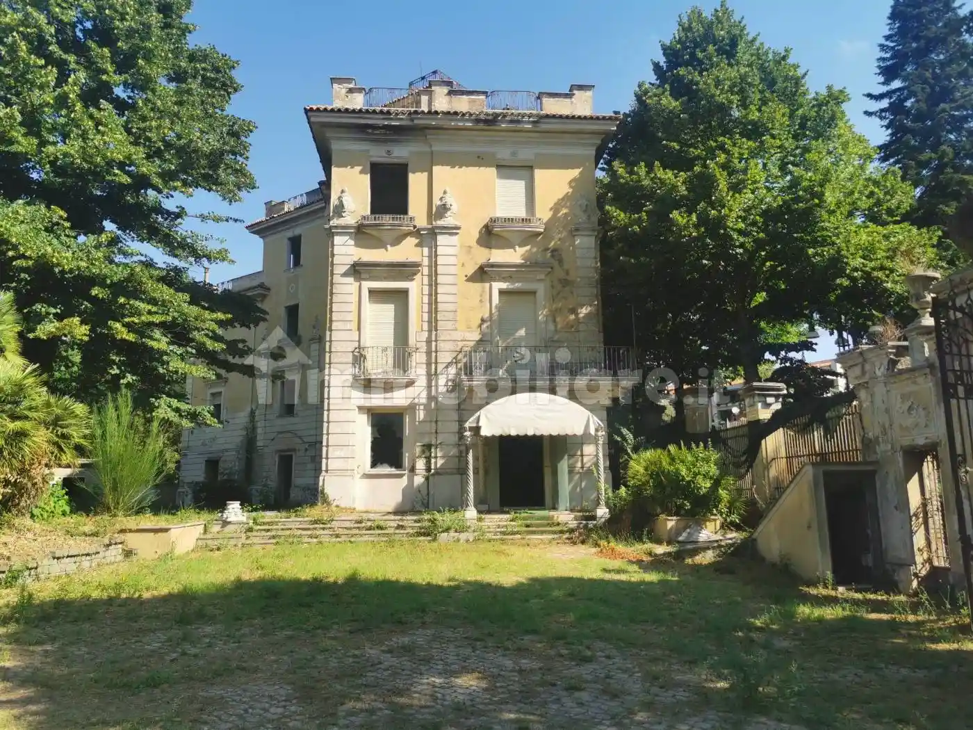Palazzo - Edificio in vendita a Genzano di Roma