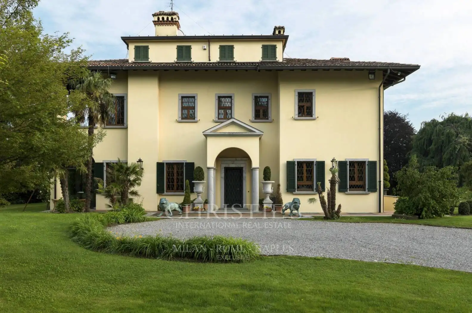 Villa in affitto a Carugo