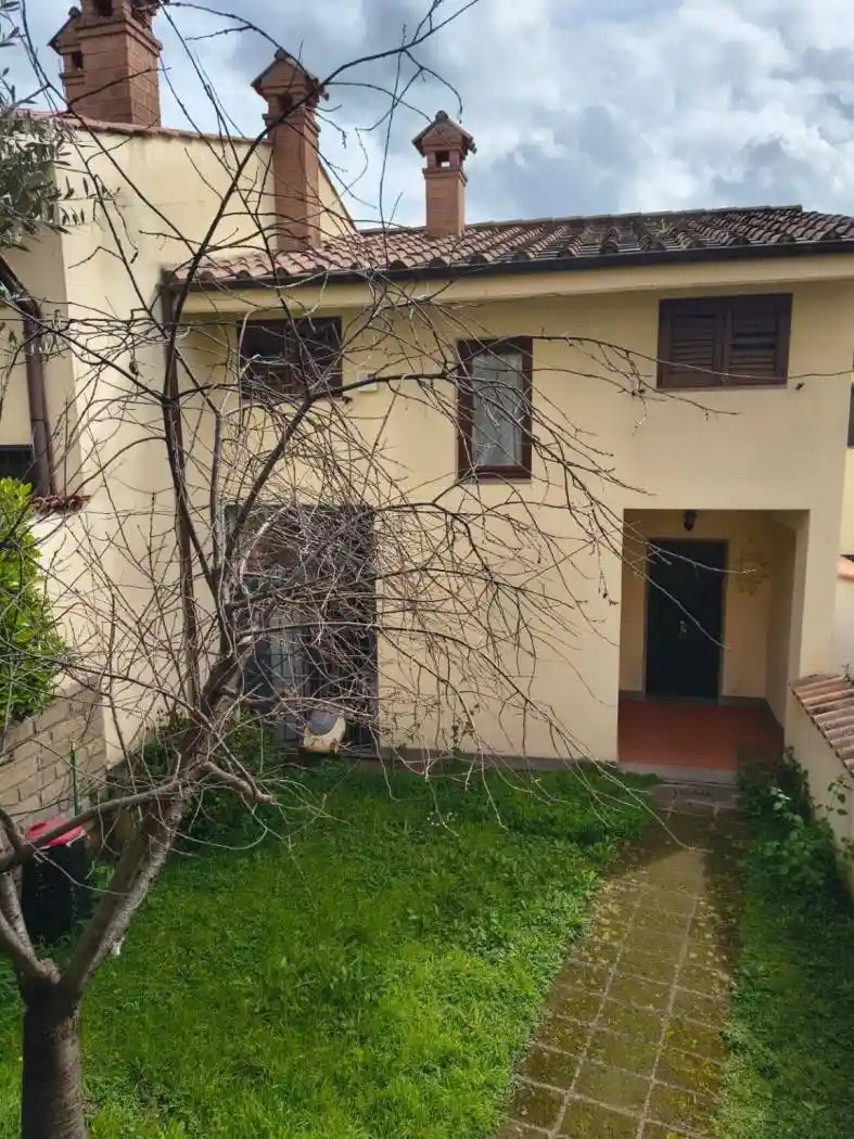 Palazzo - Edificio in vendita a Riano