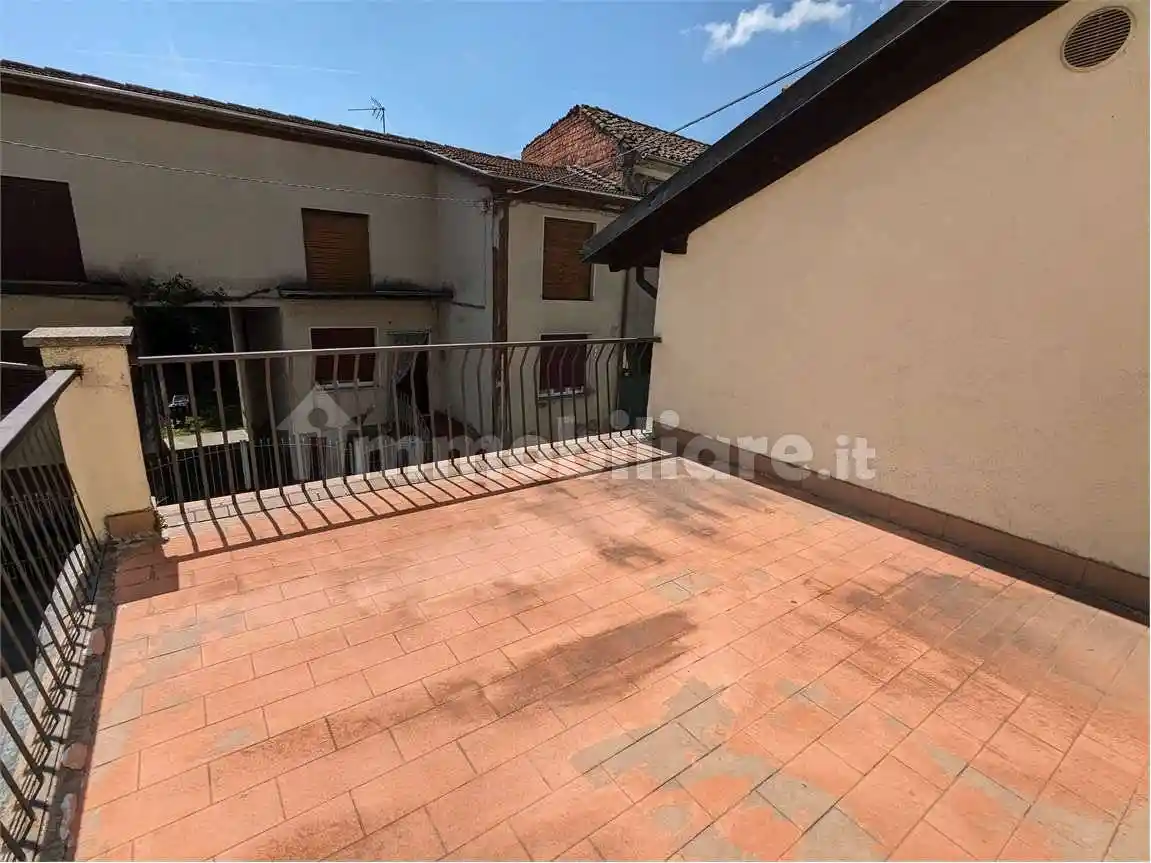 Terratetto unifamiliare 250 m², buono stato, Castel Rocchero - foto 4