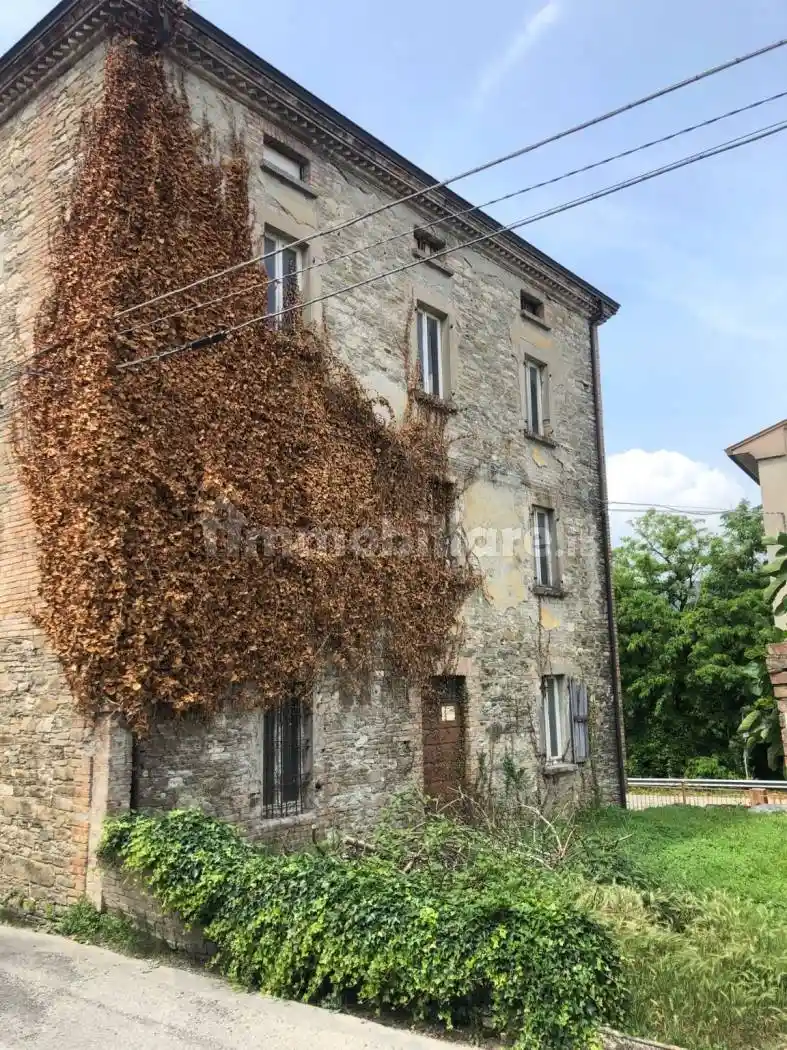 Casa indipendente in vendita a Varsi