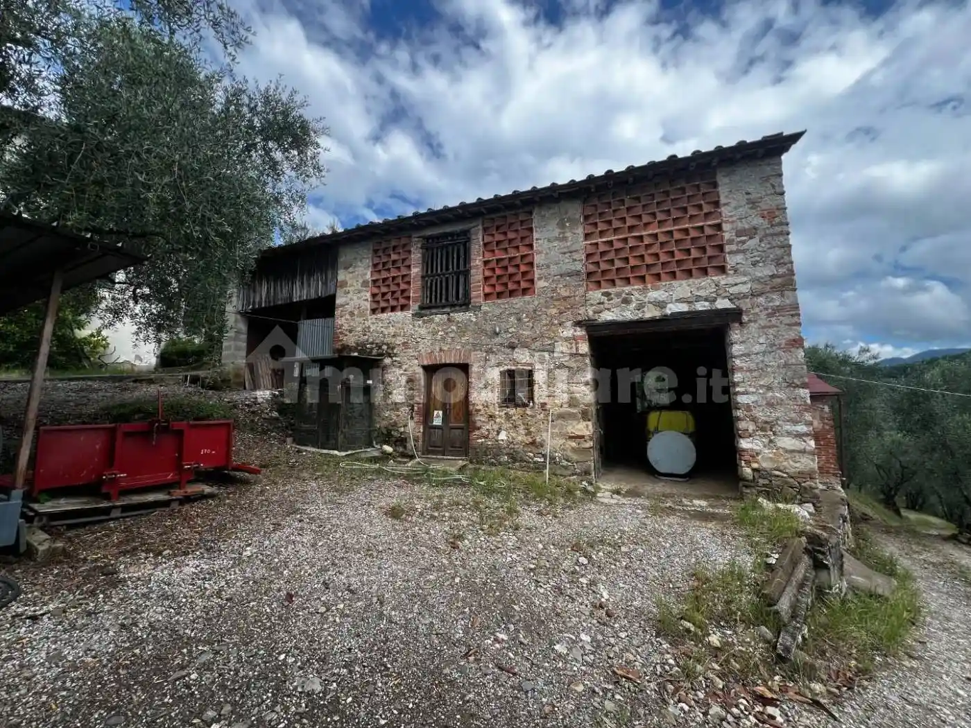 Rustico - Casale in vendita a Lucca