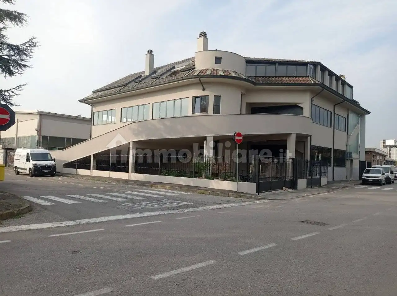 Building in vendita a Milan