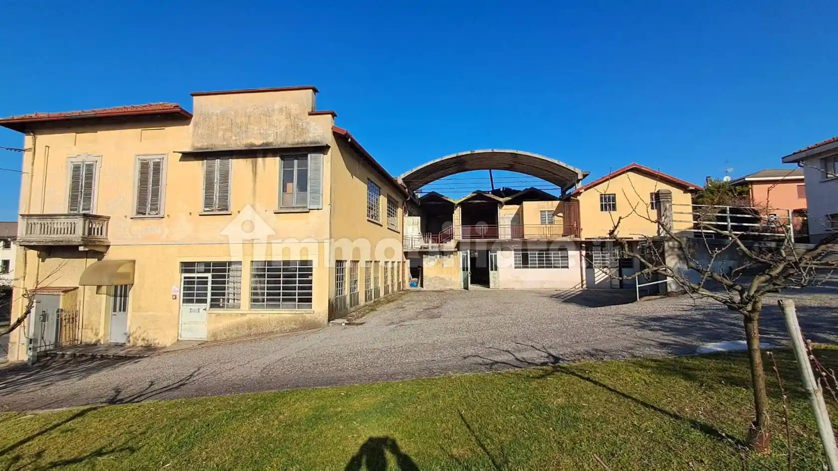 Palazzo - Edificio in vendita a Gavirate