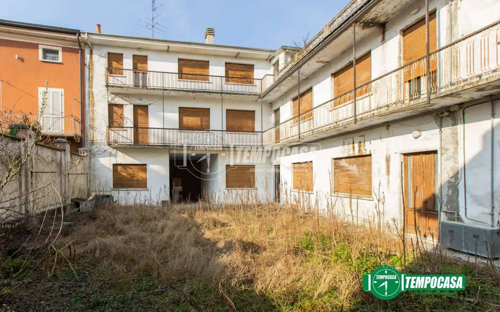 Palazzo - Edificio in vendita a Oleggio