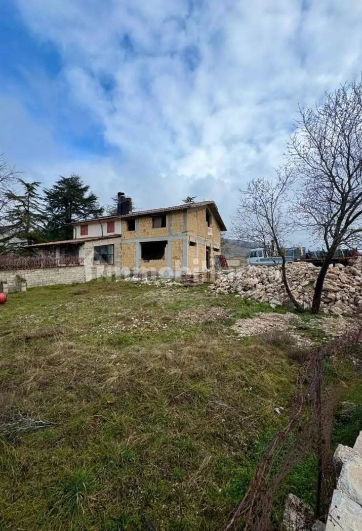 Villa in vendita a Massa d'Albe