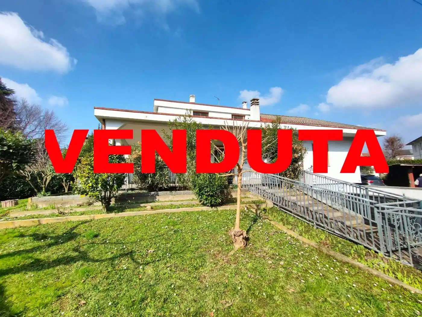 Villa in vendita a Garbagnate Milanese
