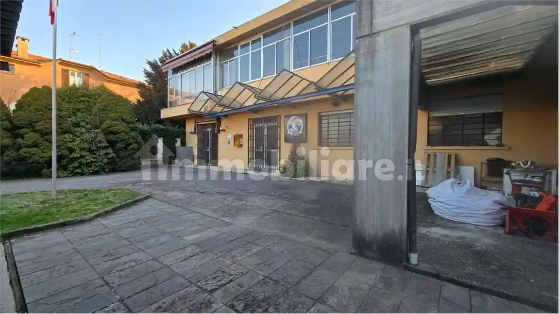 Palazzo - Edificio in vendita a Sesto Calende