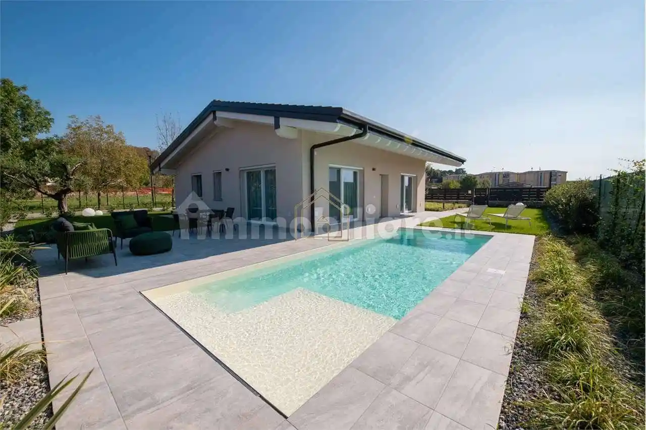 Villa in vendita a Lonato del Garda