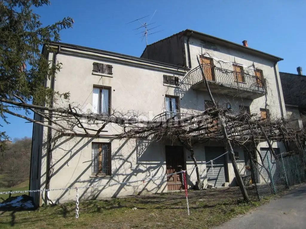 Casa indipendente in vendita a Varsi