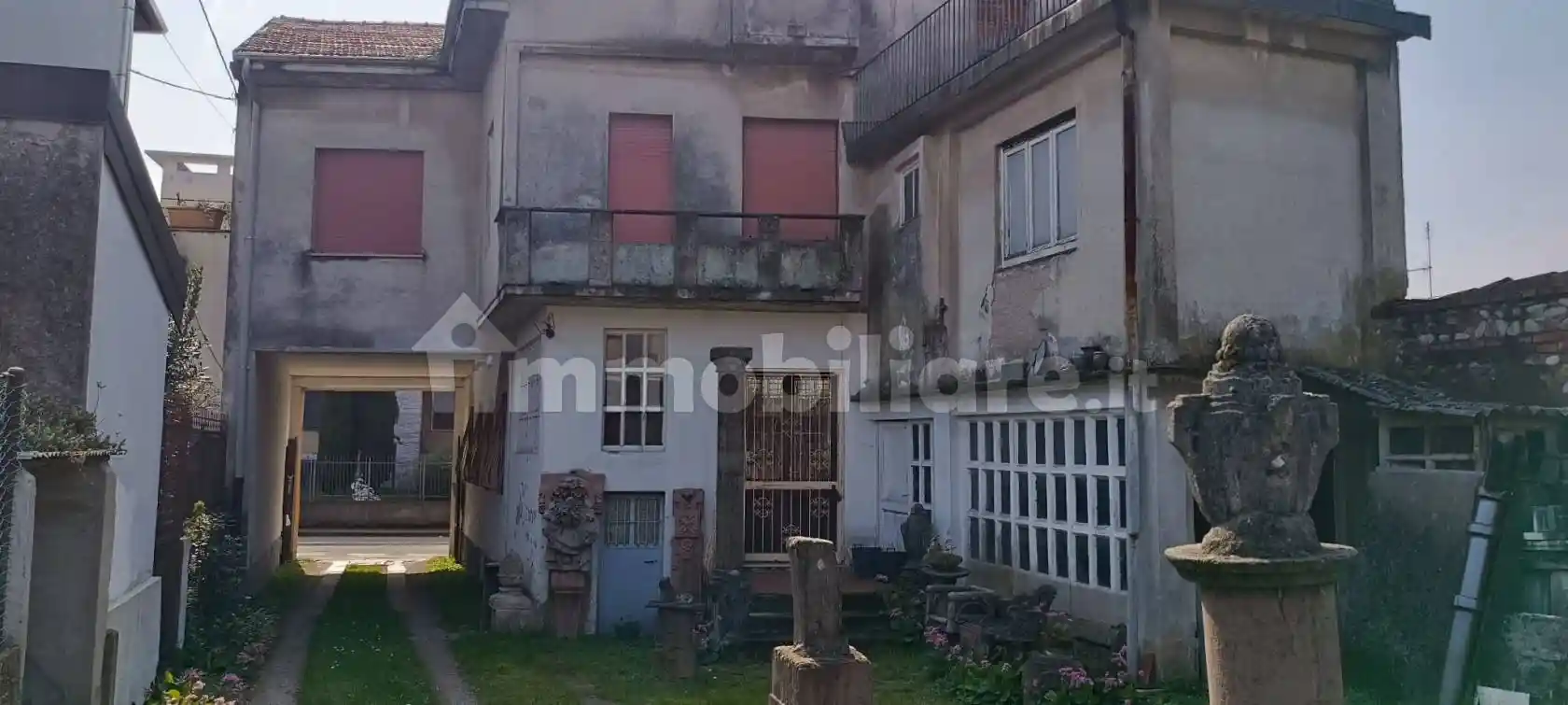 Palazzo - Edificio in vendita a Marnate