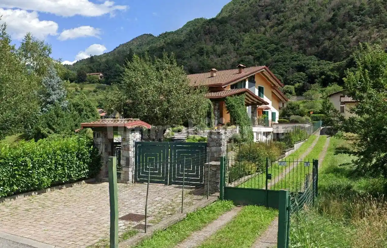 Villa in vendita a Esine