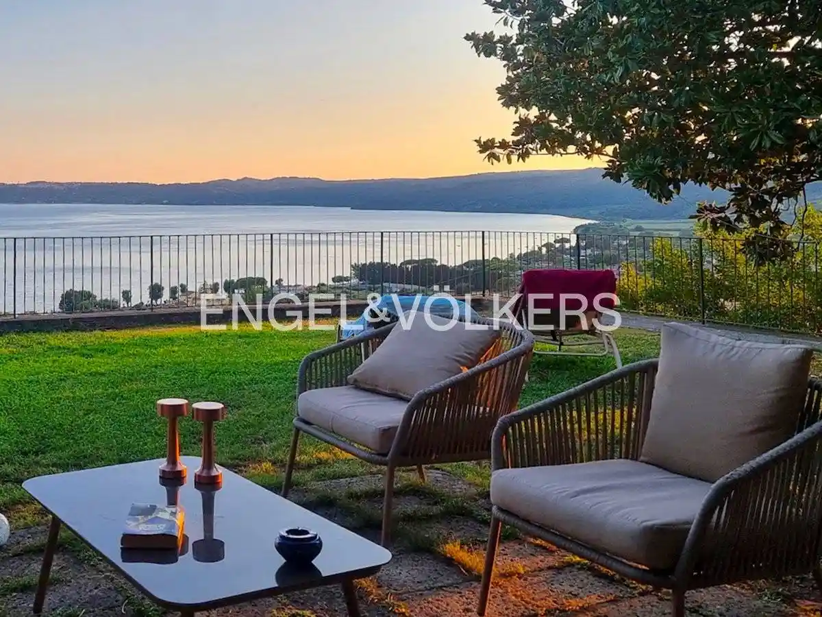 Villa in vendita a Trevignano Romano