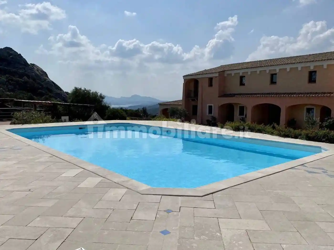 Appartamento in vendita a Arzachena