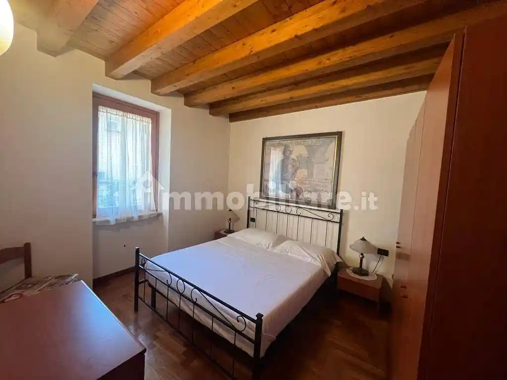 Bilocale piazza Caduti del Lavoro 2, Centro Storico, Desenzano del Garda - foto 2