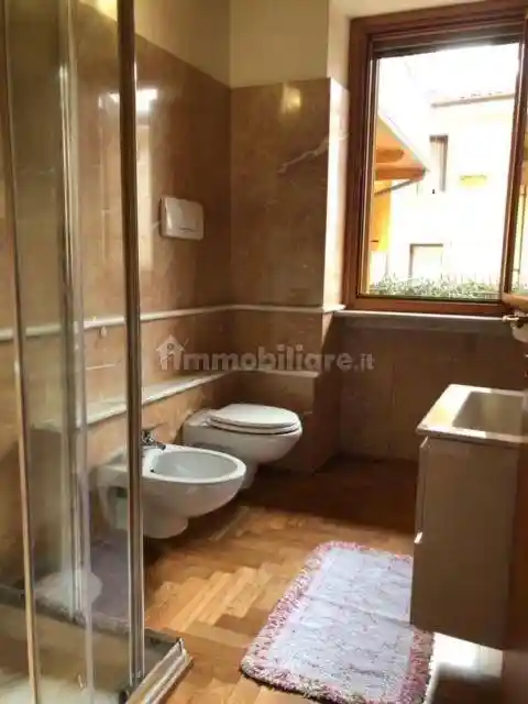 Bilocale piazza Caduti del Lavoro 2, Centro Storico, Desenzano del Garda - foto 4