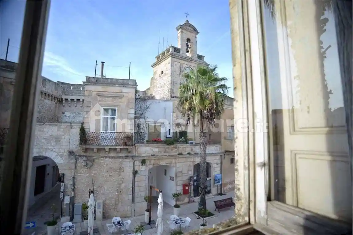 Palazzo - Edificio in vendita a Carovigno