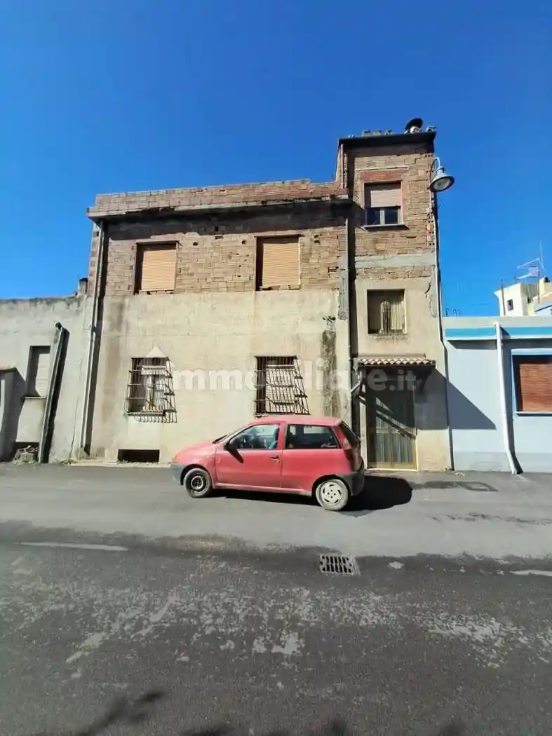 Palazzo - Edificio in vendita a Gairo