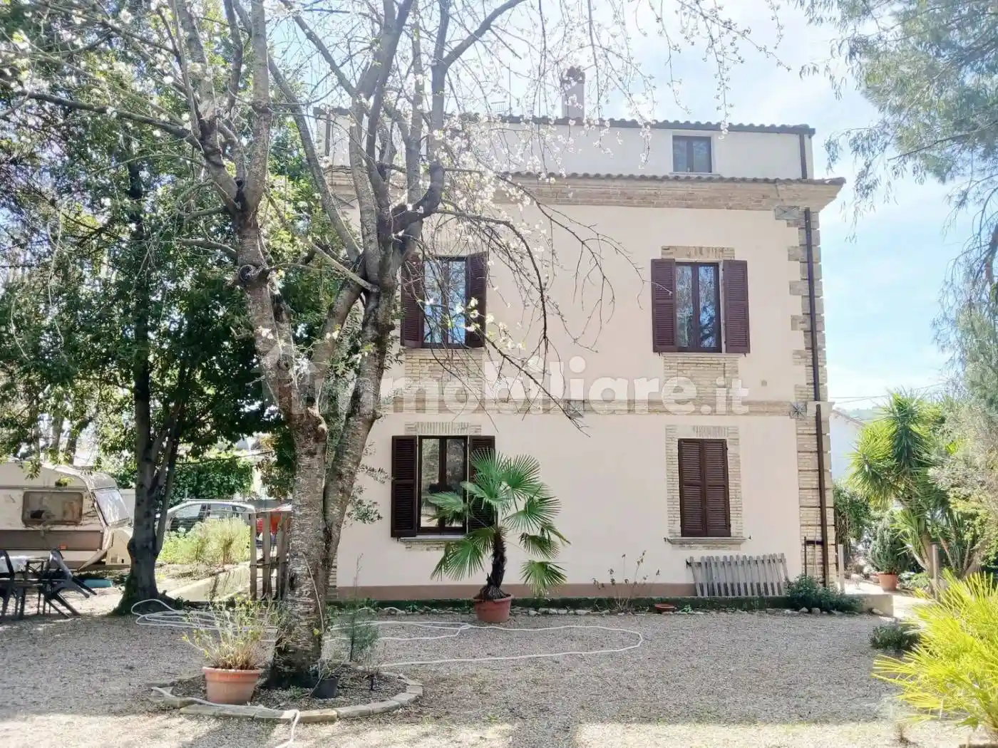 Villa unifamiliare Contrada Piani San C., Castiglione Messer Raimondo - foto 2