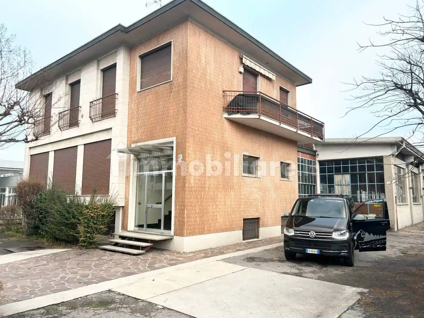 Palazzo - Edificio in vendita a Pero