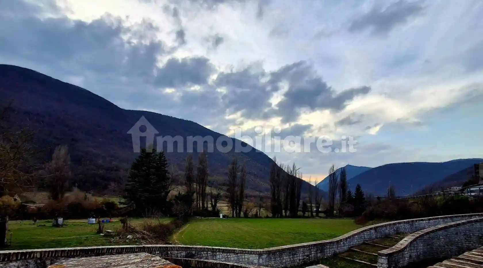 Casa indipendente in vendita a Foligno