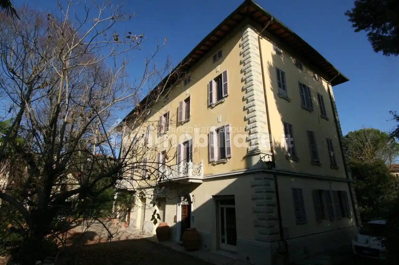 Palazzo - Edificio in vendita a Cetona