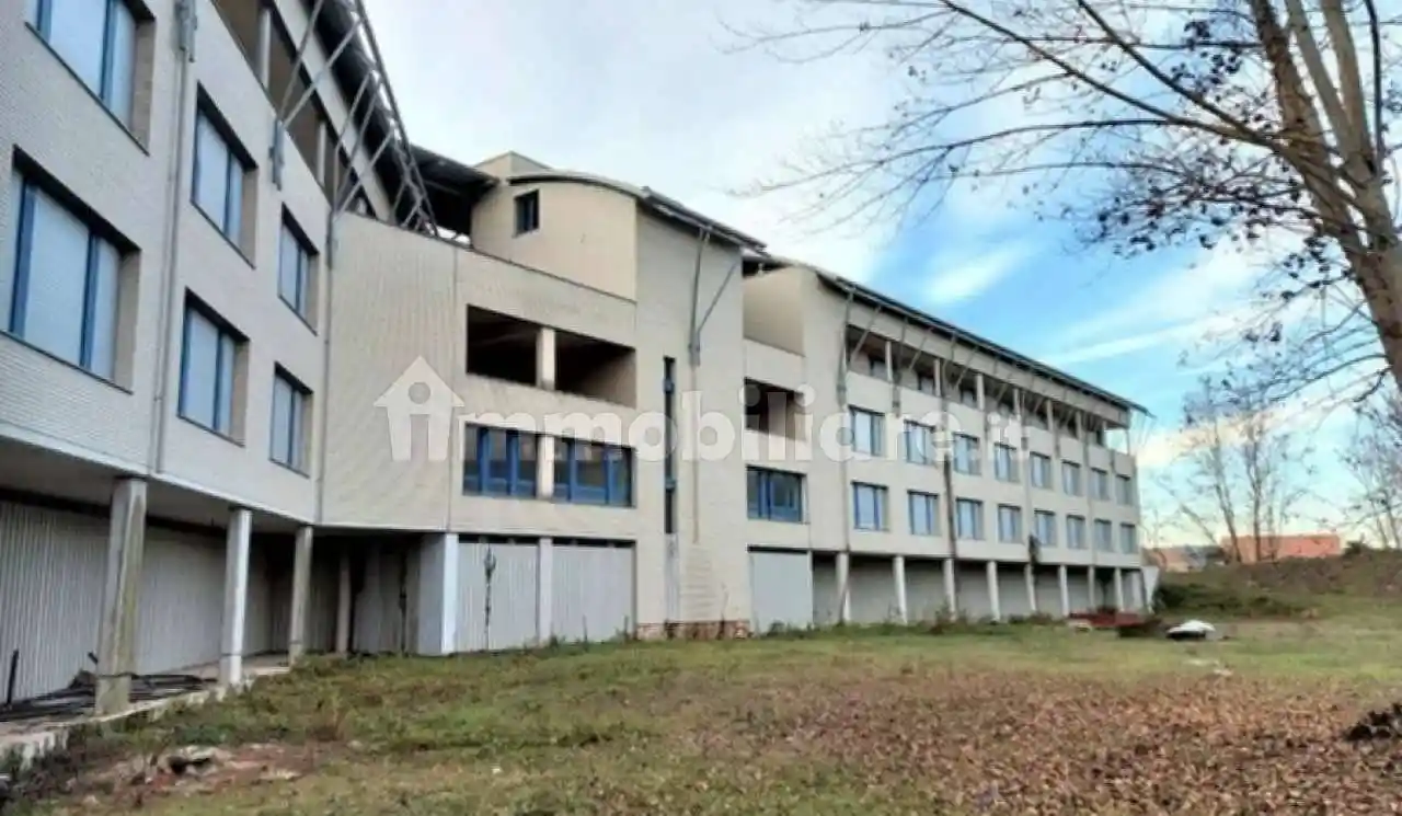 Palazzo - Edificio in vendita a Alba