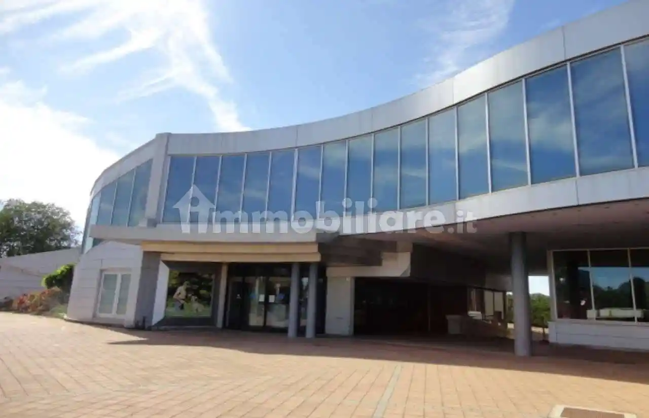 Palazzo - Edificio in vendita a Alba