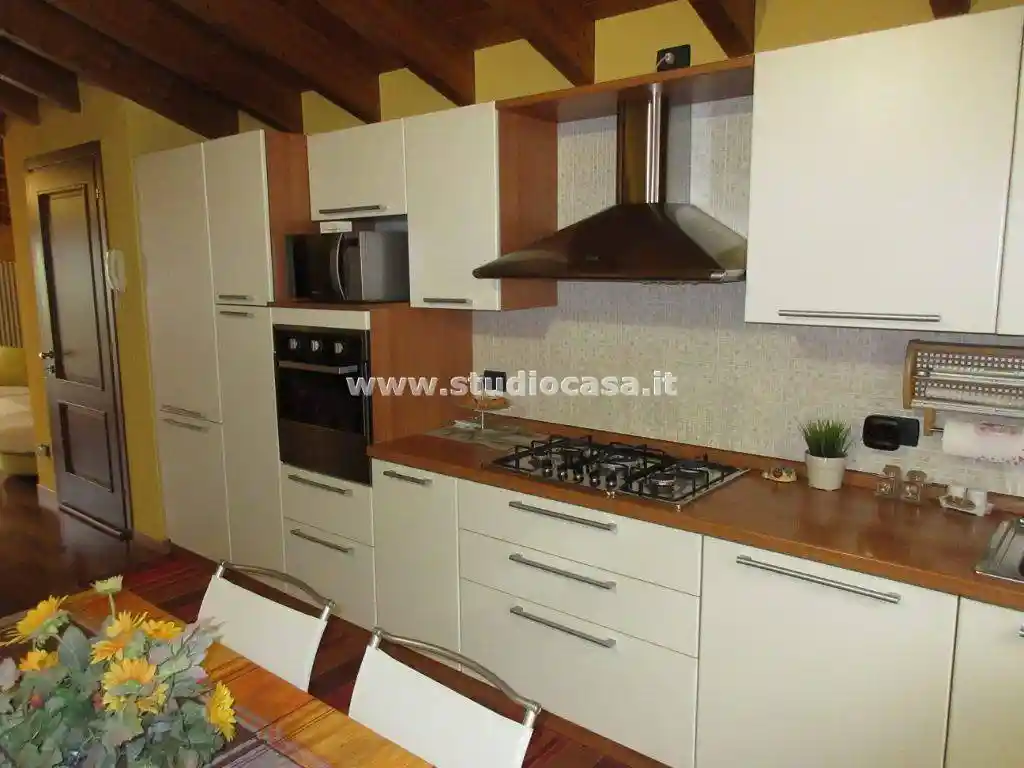 Appartamento in vendita a Solto Collina