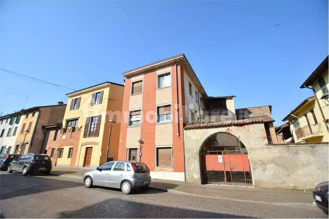 Palazzo - Edificio in vendita a San Colombano al Lambro