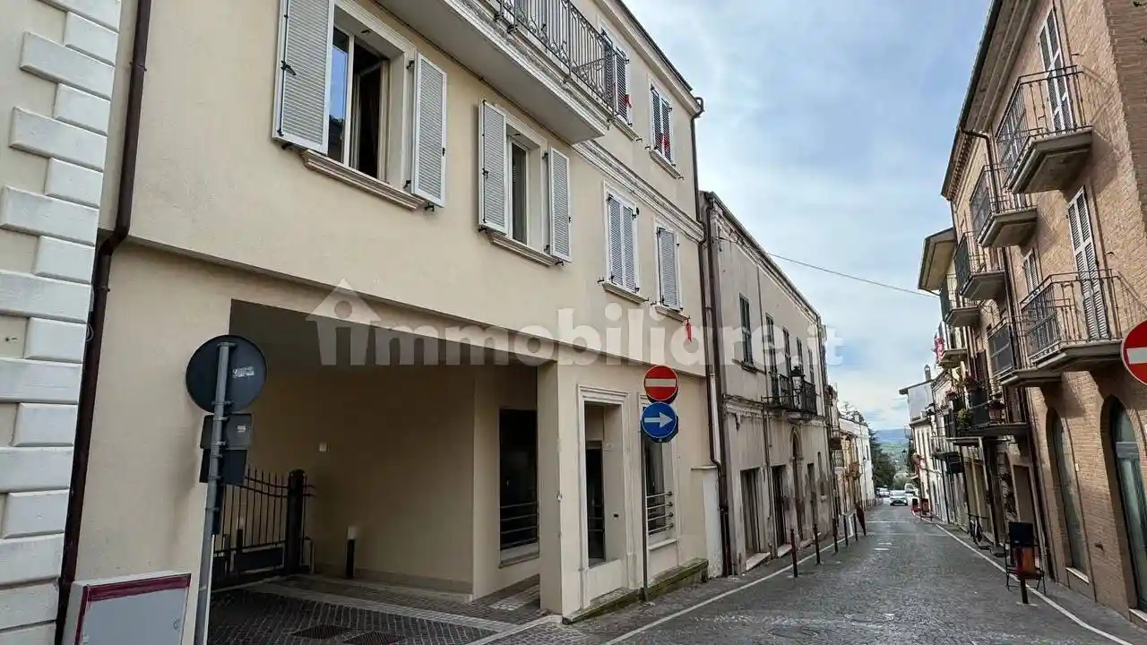 Trilocale via Italo De Berardinis 24, Centro, Nereto - foto 3
