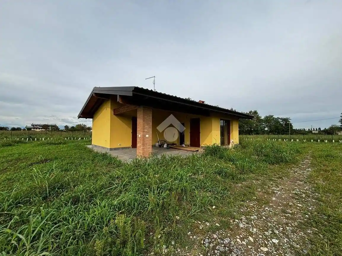 Casa indipendente in vendita a Romano di Lombardia