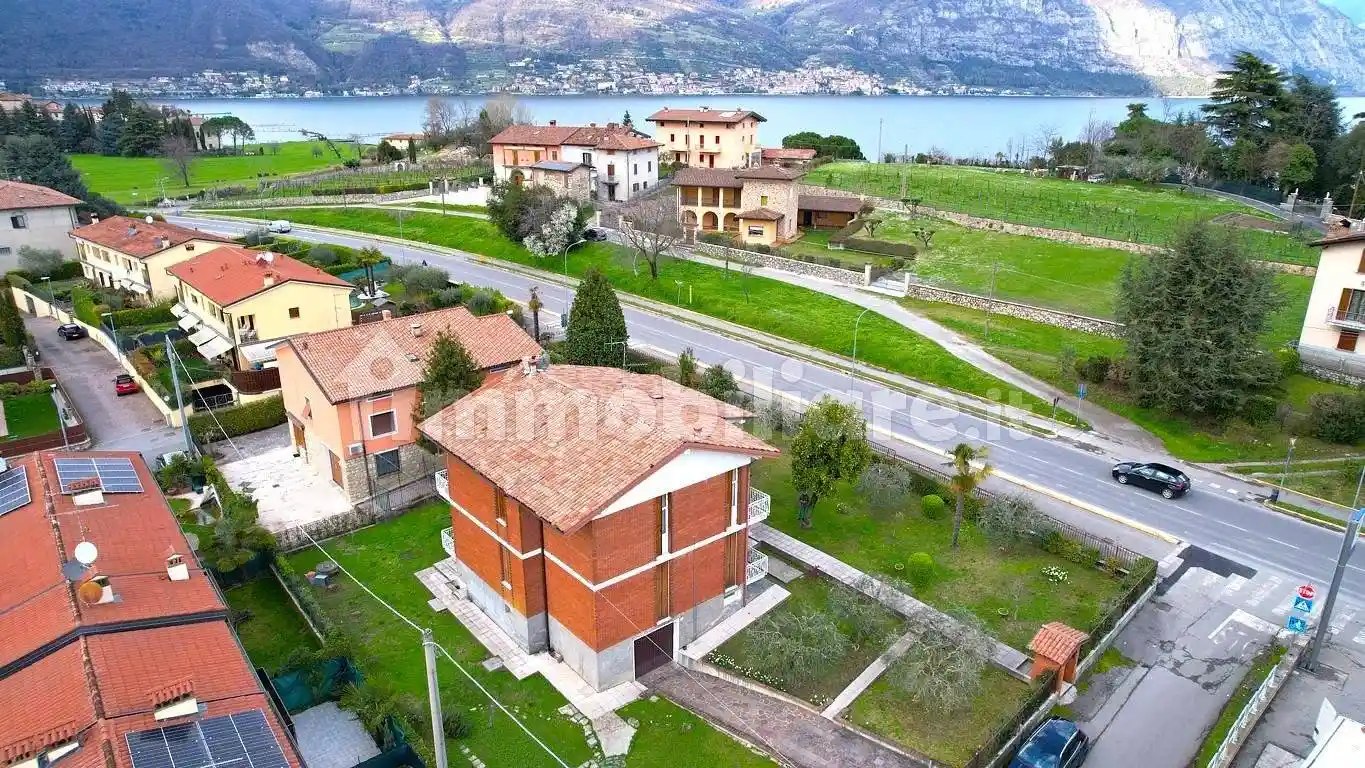 Villa in vendita a Iseo