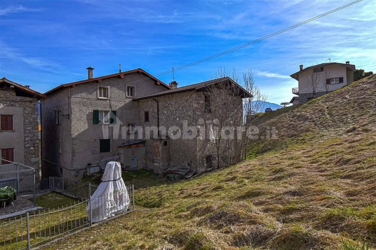 Rustico - Casale in vendita a Santa Brigida