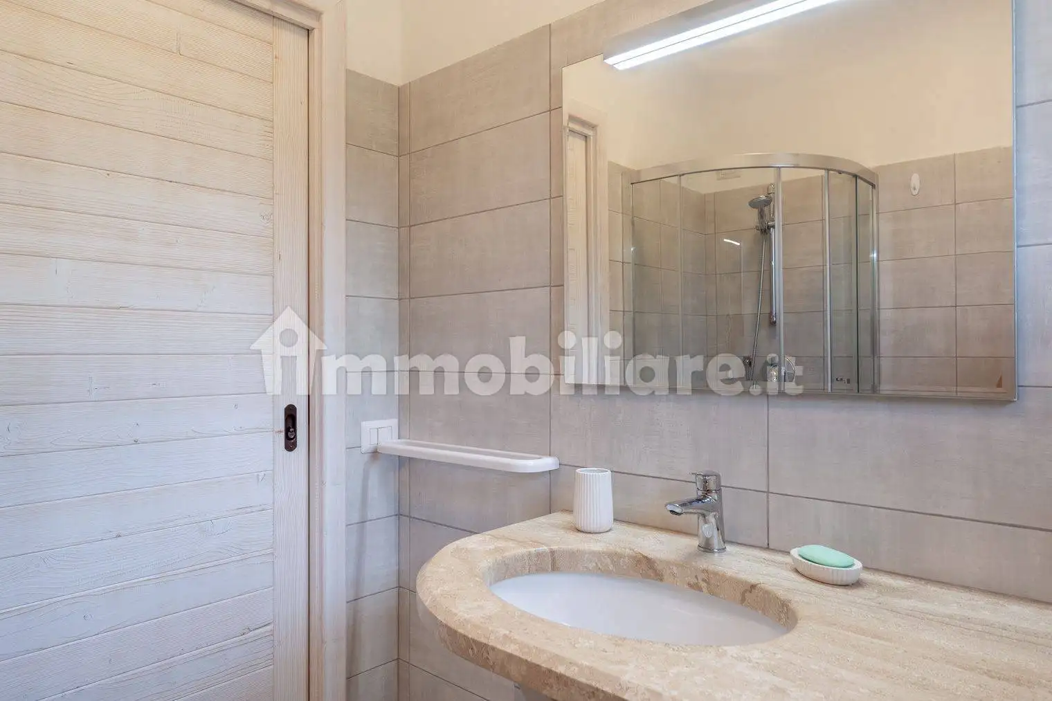 Villa a schiera Cod. B06 Budoni via dei lidi a soli 200 mt dalla spiaggia di Stella Marina e comodissima al centro ed ai servizi proponiamo in affitto per le vacanze estive recentissima villetta con g - foto 3