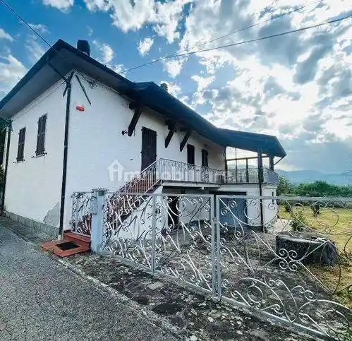 Villa in vendita a Villafranca in Lunigiana