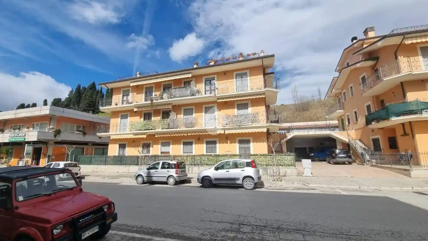 Trilocale via Borgo Garibaldi 193, Castignano - foto 2