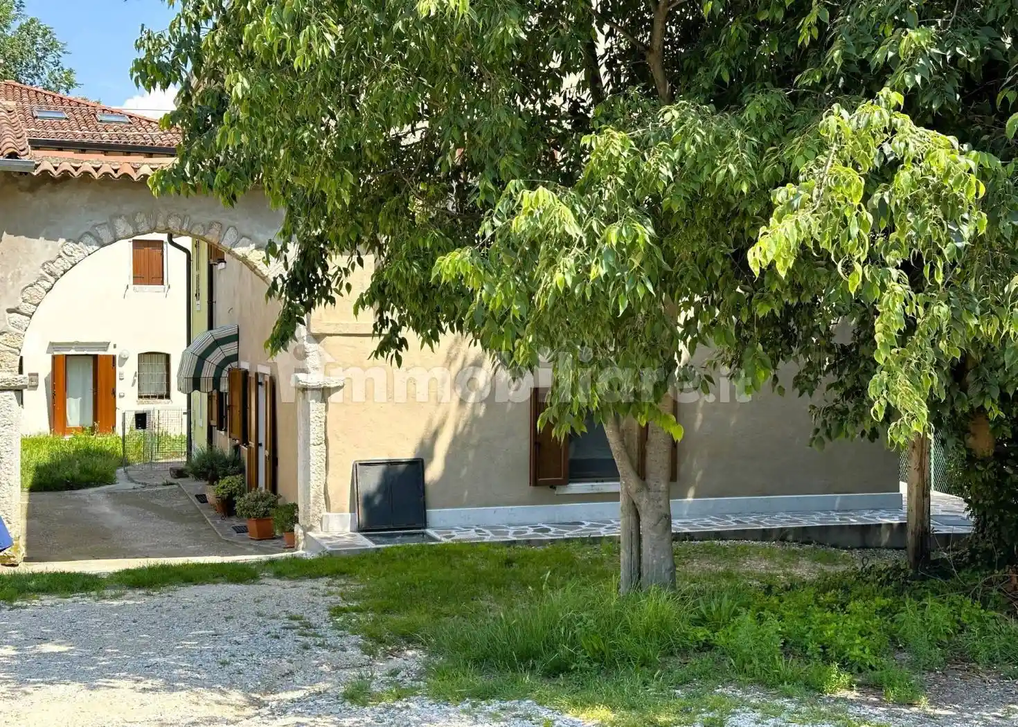 Rustico - Casale in vendita a Pastrengo