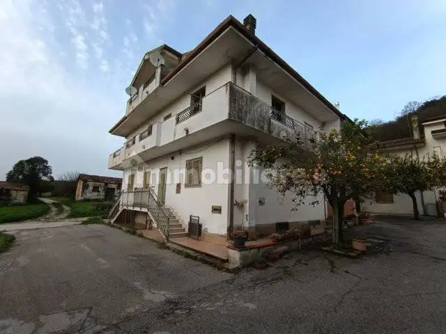 Casa indipendente in vendita a Pratella