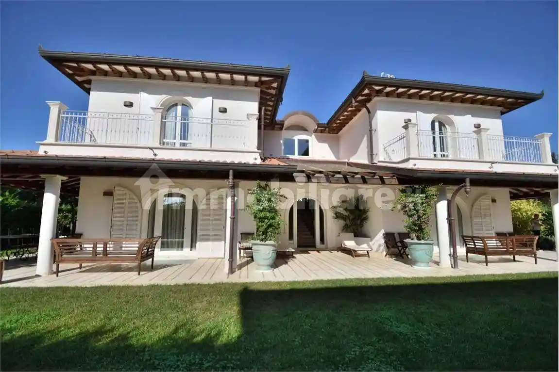 Casa indipendente in affitto a Forte dei Marmi