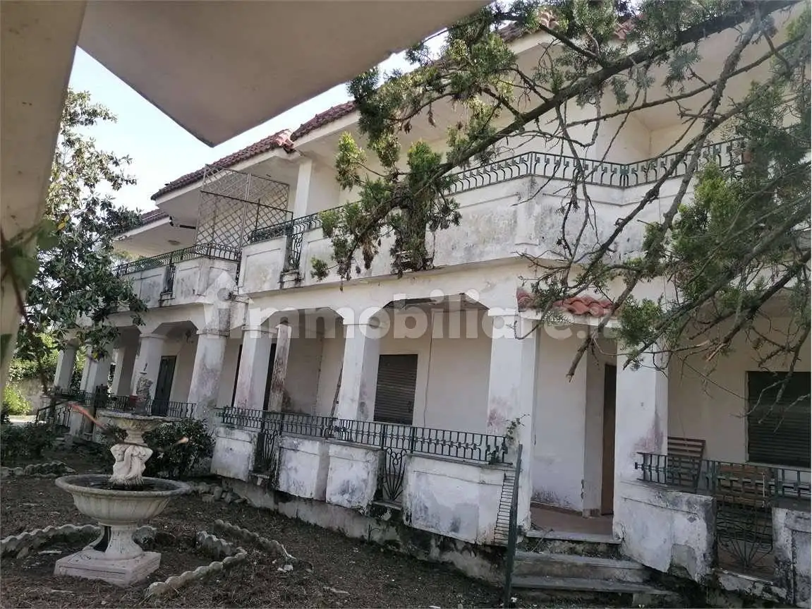 Palazzo - Edificio in vendita a Mondragone
