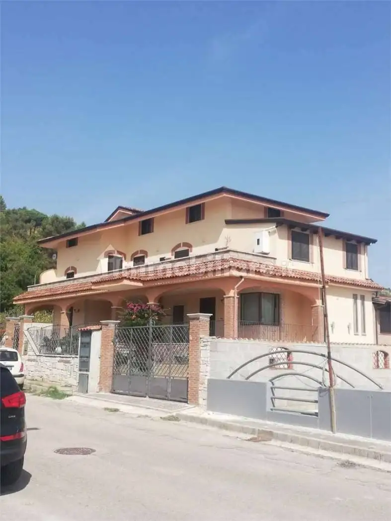 Villa in vendita a Sparanise