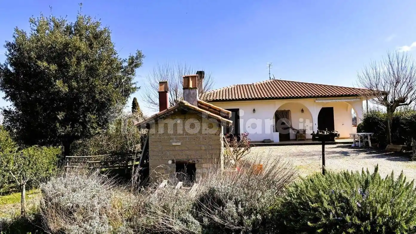 Villa in vendita a Montefiascone