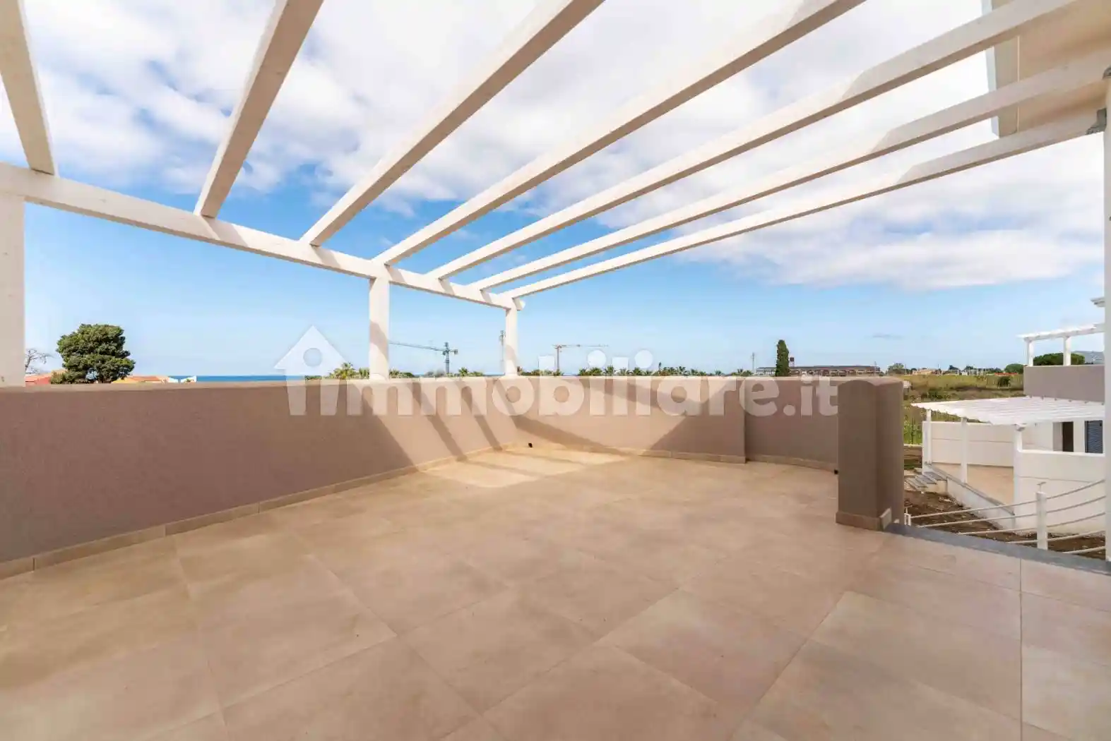 Appartamento in vendita a Campofelice di Roccella