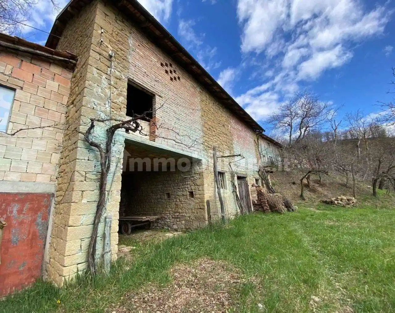 Rustico - Casale in vendita a Castelnovo Ne' Monti