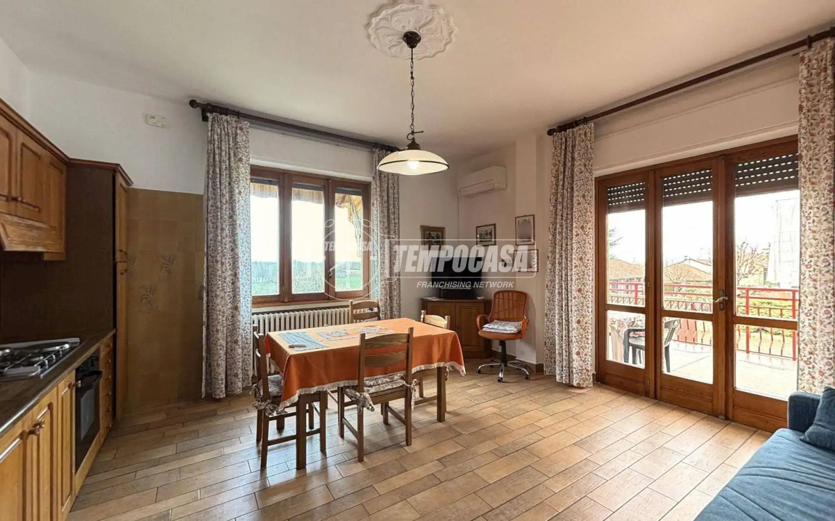 Terratetto unifamiliare piazza Vittorio Emanuele 12, Centro, Ceresole Alba - foto 2