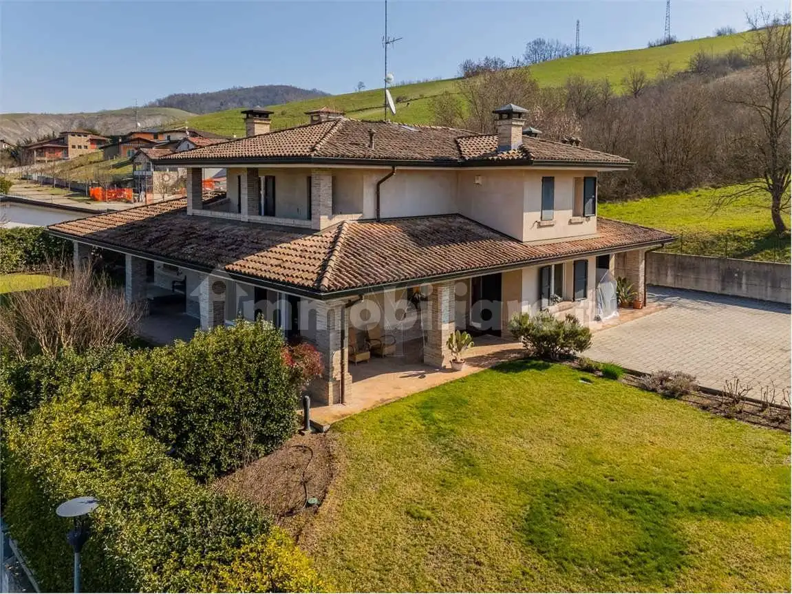 Villa in vendita a Canossa