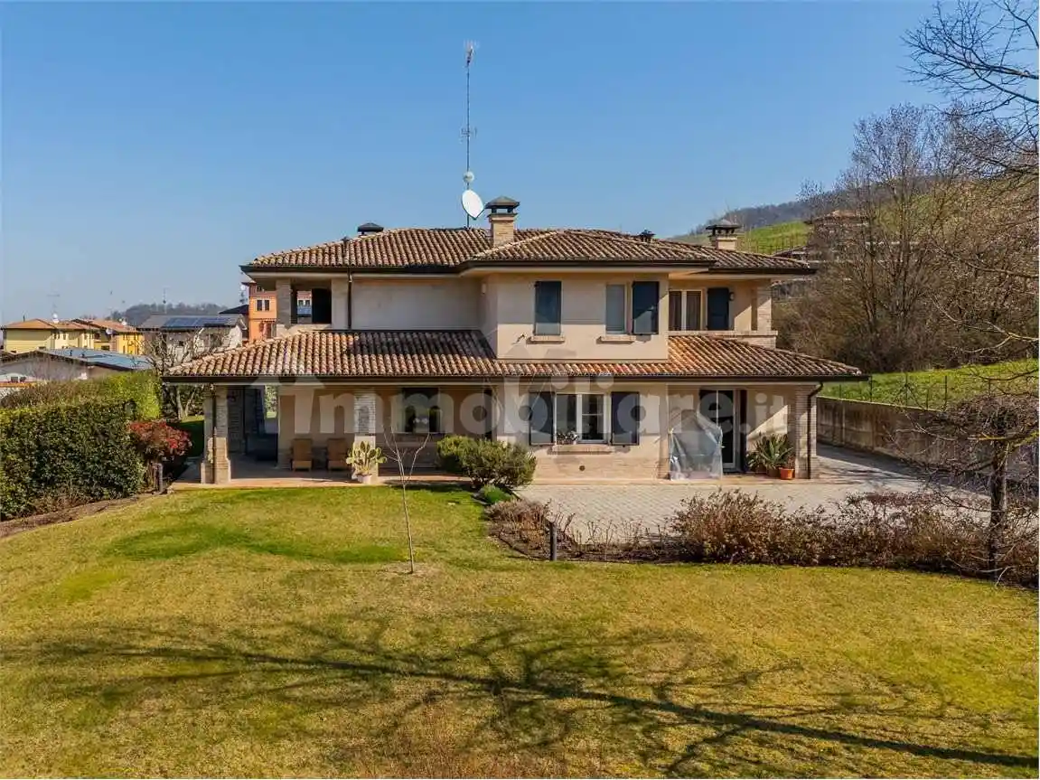 Villa unifamiliare via Beatrice di Lorena, 8, Canossa - foto 2