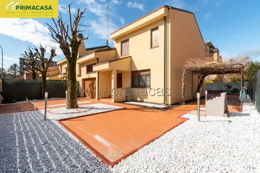 Villa in vendita a Carpi